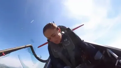V&iacute;deo | El angustioso momento en el que a una piloto se le abre la cabina en plena acrobacia