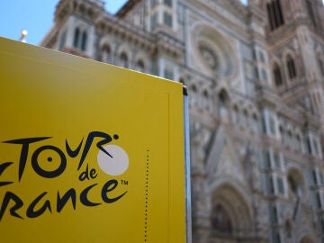 Uncartel del tour de Francia en Florencia, ciudad desde la que arranca la 111 edición
