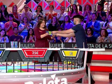 Mar&iacute;a aprovecha su turno y&hellip; &iexcl;le roba a Carlos todos sus premios!