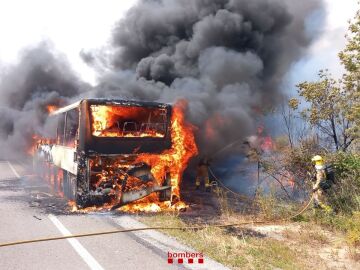 El autobús incendiado
