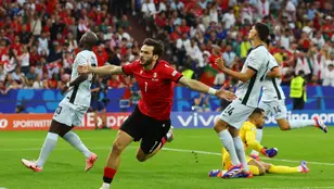 Khvicha Kvaratskhelia celebra su gol ante Portugal