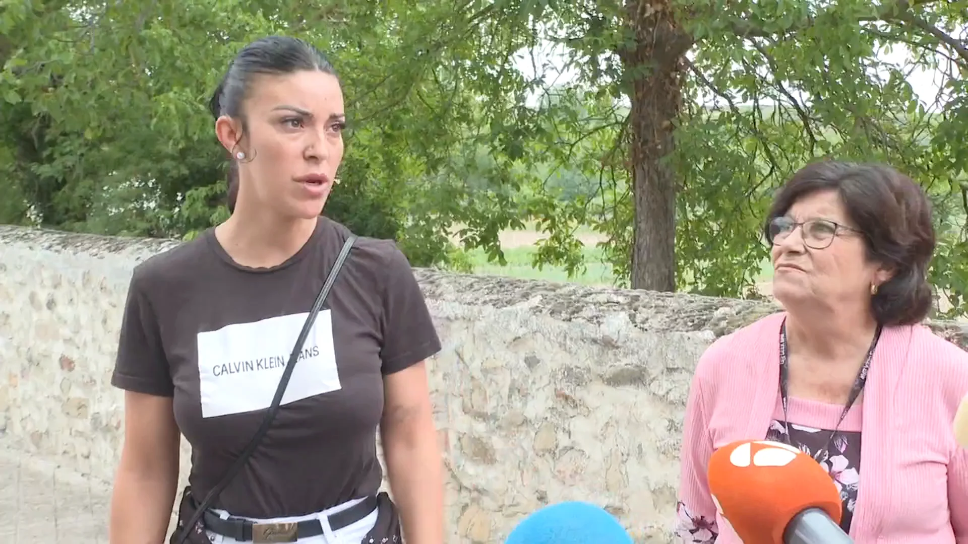 La hermana y la madre de una de las monjas excomulgadas