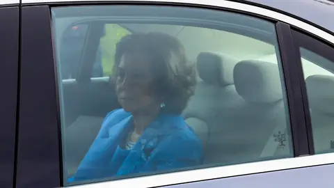 Reina Sofía yendo a la boda de José Luis Martínez-Almeida y Teresa Urquijo Reina Sofía yendo a la boda de José Luis Martínez-Almeida y Teresa Urquijo