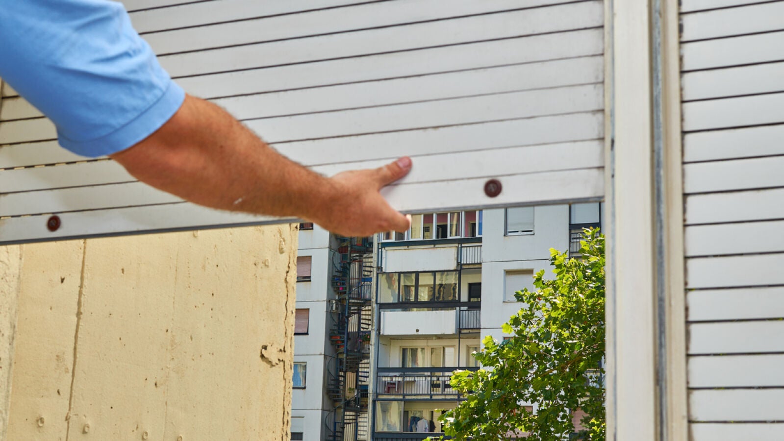 Pinzas antirrobo: Así debes colocarlas en tus persianas para proteger tu hogar durante las vacaciones