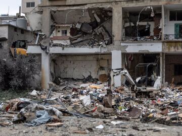 Al menos 19 muertos y cinco heridos tras un ataque israelí contra un edificio en el sur de Líbano