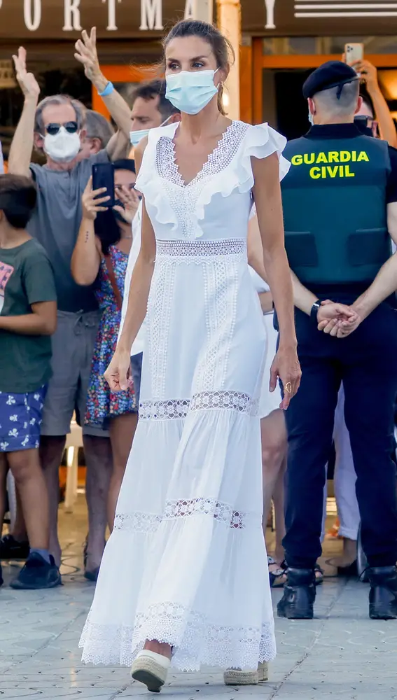 Reina Letizia vestida de Charo Ruiz en Ibiza el verano de 2020