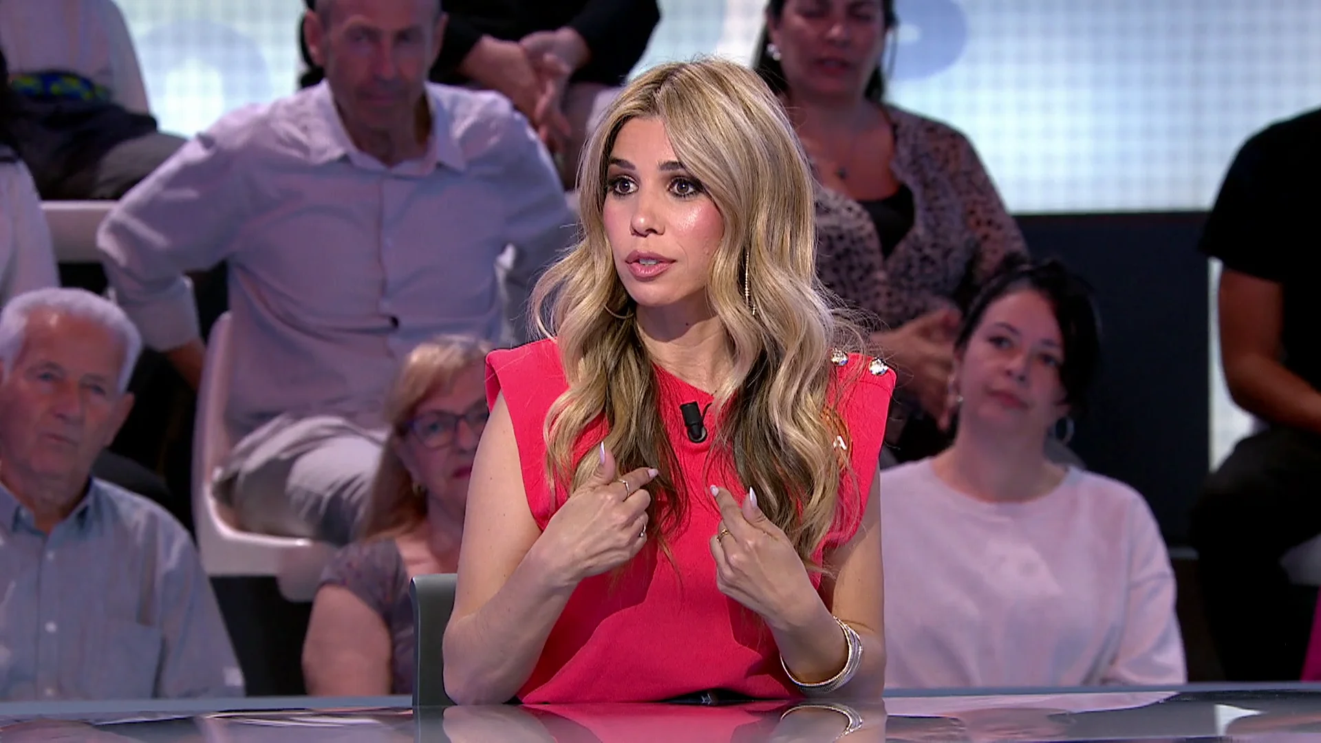 Roberto Leal corrige a Natalia tras su intento de cambiar las reglas del programa: &ldquo;Es que no es as&iacute;&rdquo;