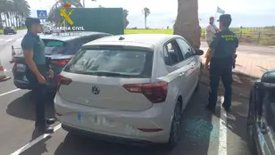 Imagen del coche en el que quedó atrapado el bebé en Fuerteventura