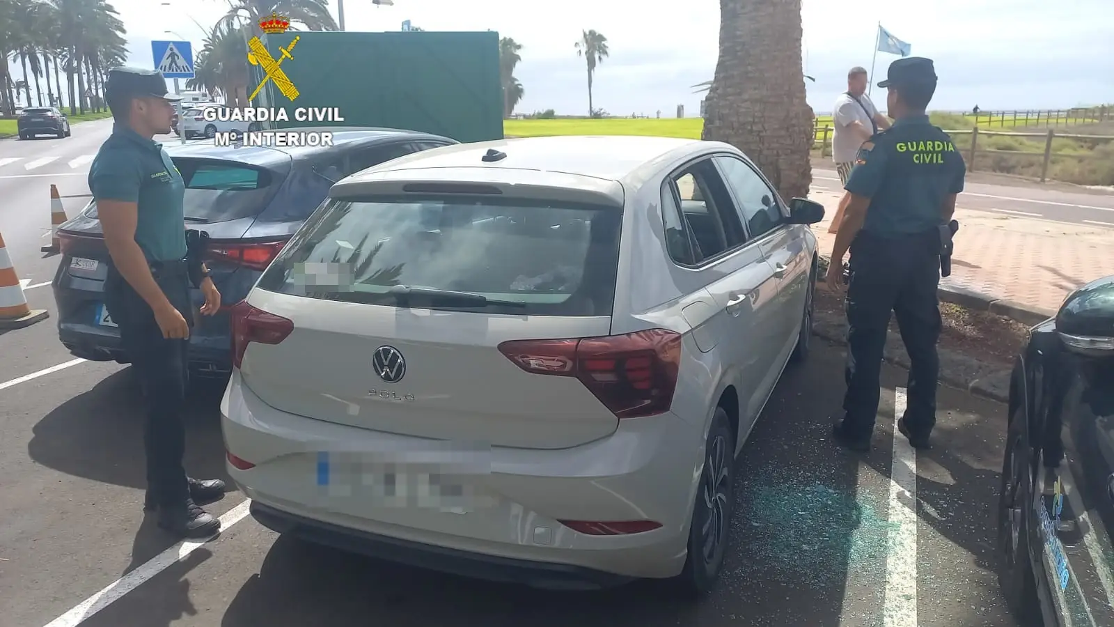 Imagen del coche en el que qued&oacute; atrapado el beb&eacute; en Fuerteventura