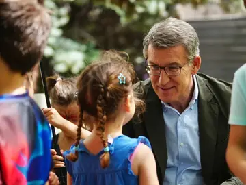 Feijóo garantiza la solidaridad de las comunidades del PP en la acogida a menores migrantes pese a las amenazas de Vox Feijóo garantiza la solidaridad de las comunidades del PP en la acogida a menores migrantes pese a las amenazas de Vox