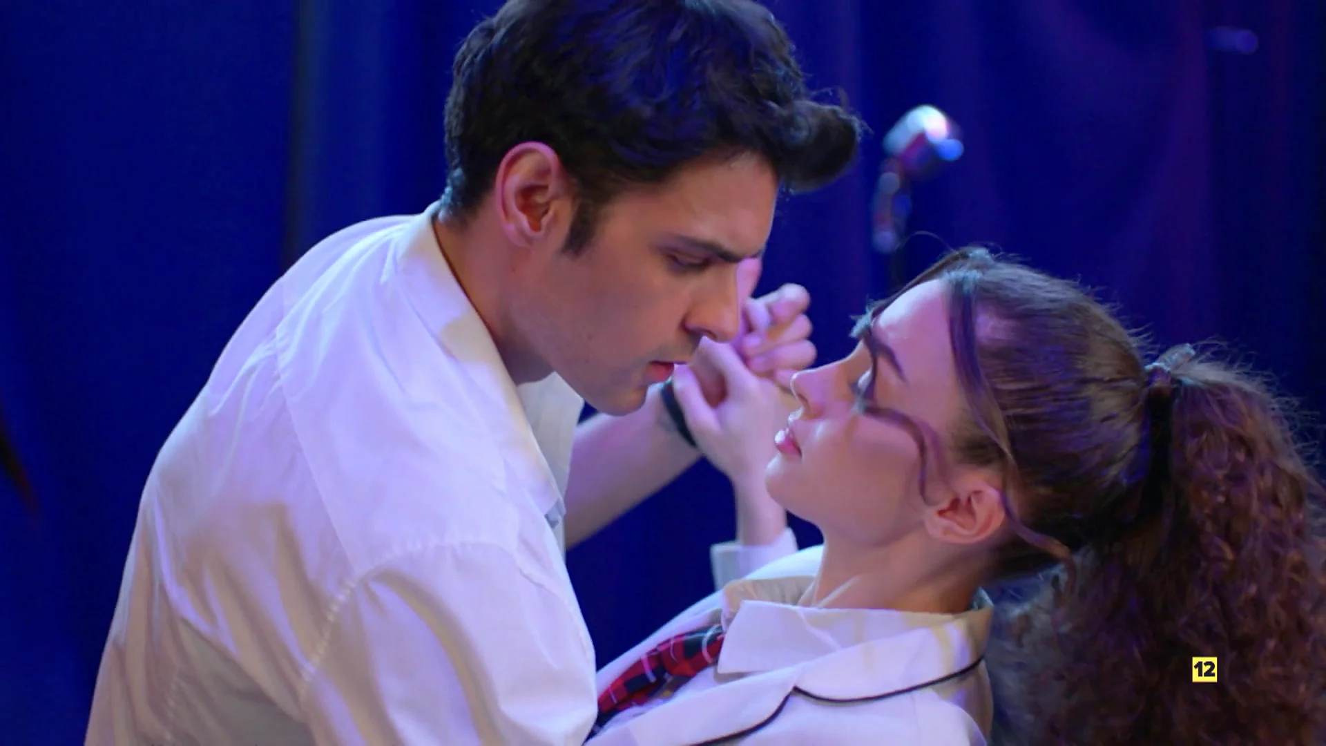 Ayaz y Asiye se acercan peligrosamente en los próximos capítulos de Hermanos, lunes y martes en Antena 3 Ayaz y Asiye se acercan peligrosamente en los próximos capítulos de Hermanos, lunes y martes en Antena 3