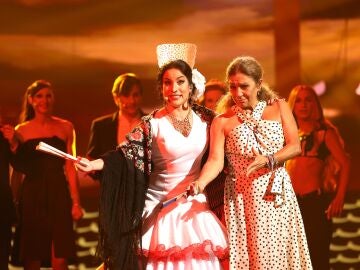 Emotivo homenaje a Lola Flores: Julia Medina y Lolita cantando juntas en Tu cara me suena 11 