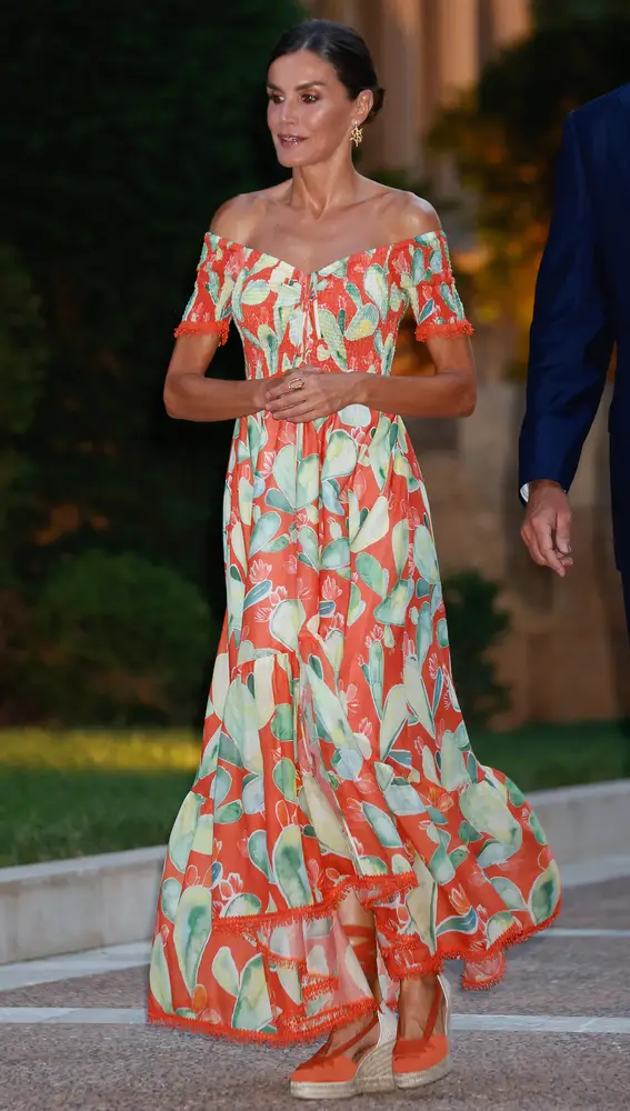 Reina Letizia vestida de Charo Ruiz en 2022