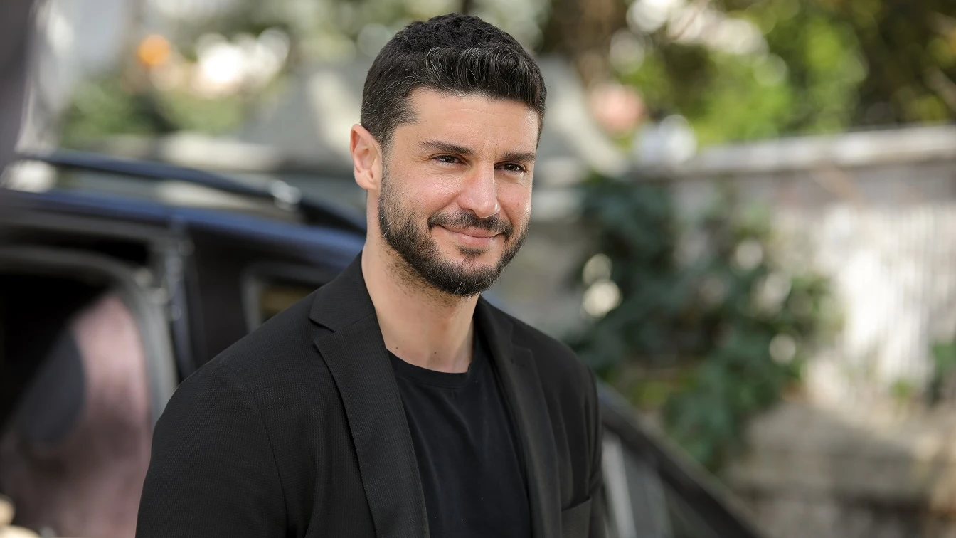 Çağatay propone a Yildiz huir juntos Çağatay propone a Yildiz huir juntos