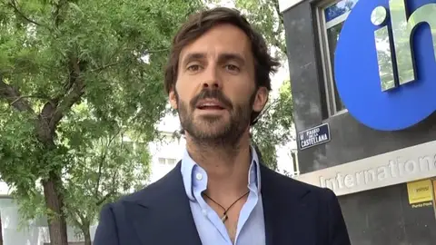 Enrique Solís responde a las preguntas de la prensa Enrique Solís responde a las preguntas de la prensa