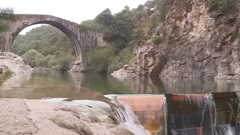 Imagen de un puente en Madrigal de la Vega, Cáceres