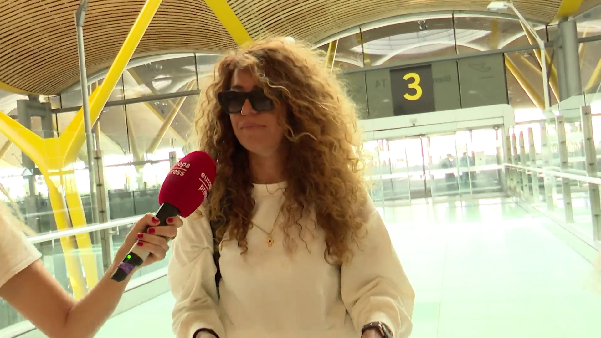 Sofía Cristo en el aeropuerto Sofía Cristo en el aeropuerto