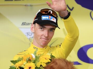 Romain Bardet con el maillot amarillo
