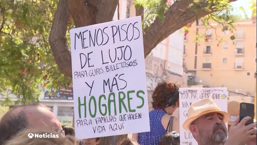 Protestas cada vez m&aacute;s frecuentes contra los pisos tur&iacute;sticos y por una vivienda digna