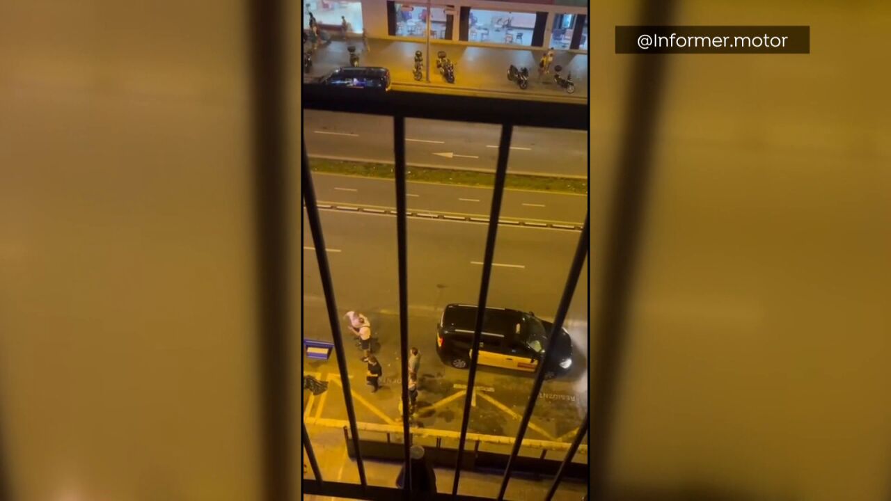 Un taxista atropella a un hombre en Barcelona y se da a la fuga
