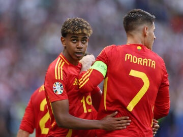 Lamine Yamal y Morata con la selección española