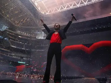 Manuel Carrasco en su concierto en el Estadio Santiago Bernabéu Manuel Carrasco en su concierto en el Estadio Santiago Bernabéu
