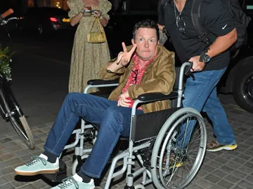 Michael J. Fox en silla de ruedas en Londres Michael J. Fox en silla de ruedas en Londres