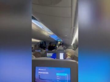 Vídeo: Pánico por turbulencias y 7 heridos en un vuelo Madrid-Uruguay