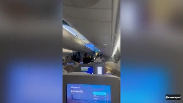 Vídeo: Pánico por turbulencias y 7 heridos en un vuelo Madrid-Uruguay Vídeo: Pánico por turbulencias y 7 heridos en un vuelo Madrid-Uruguay