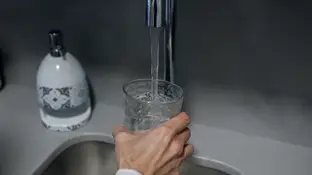 Agua de grifo, imagen de archivo Agua de grifo, imagen de archivo