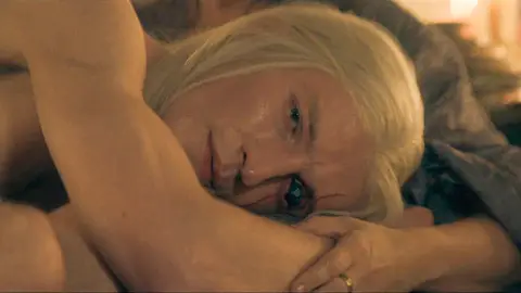 Ewan Mitchell como Aemond Targaryen en el 2x02 de La Casa del Dragón