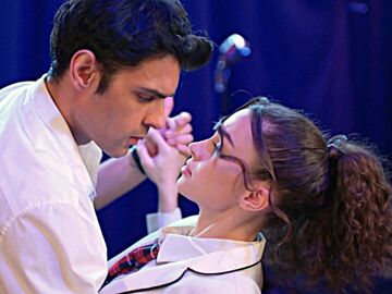 "Me gusta de verdad": Ayaz y Asiye, cada vez m&aacute;s cerca en el pr&oacute;ximo cap&iacute;tulo de Hermanos