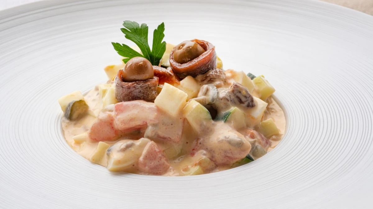 Ensaladilla de calabacín, la receta con la que Arguiñano celebra el cumpleaños de su mujer Ensaladilla de calabacín, la receta con la que Arguiñano celebra el cumpleaños de su mujer