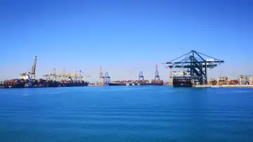 Vista del puerto de València Vista del puerto de València