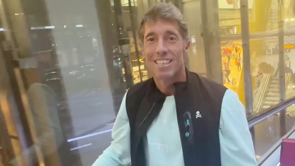 Manuel Escribano, en el aeropuerto de Madrid