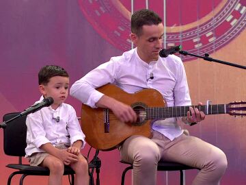 Álvaro, el niño de 5 años que canta por Manolo Escobar o Antonio Molina