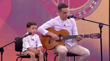 Álvaro, el niño de 5 años que canta por Manolo Escobar o Antonio Molina