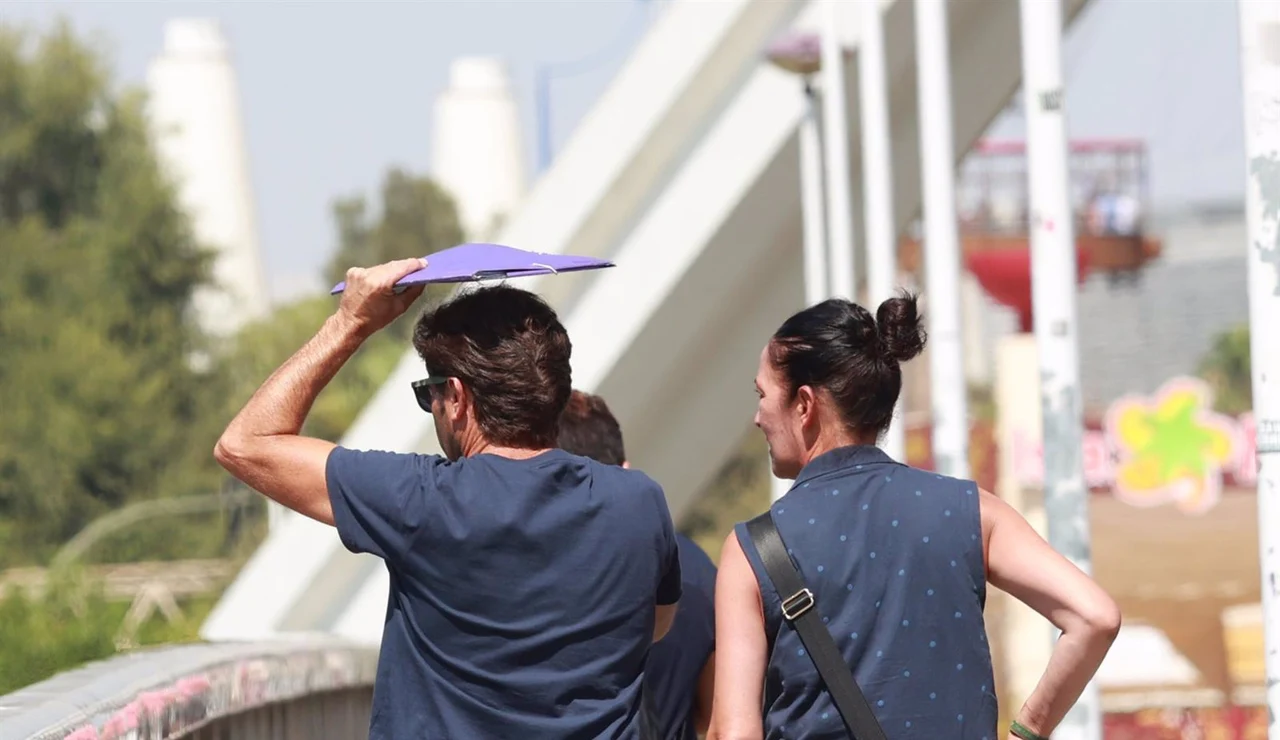 Imagen de archivo de Sevilla y del calor.