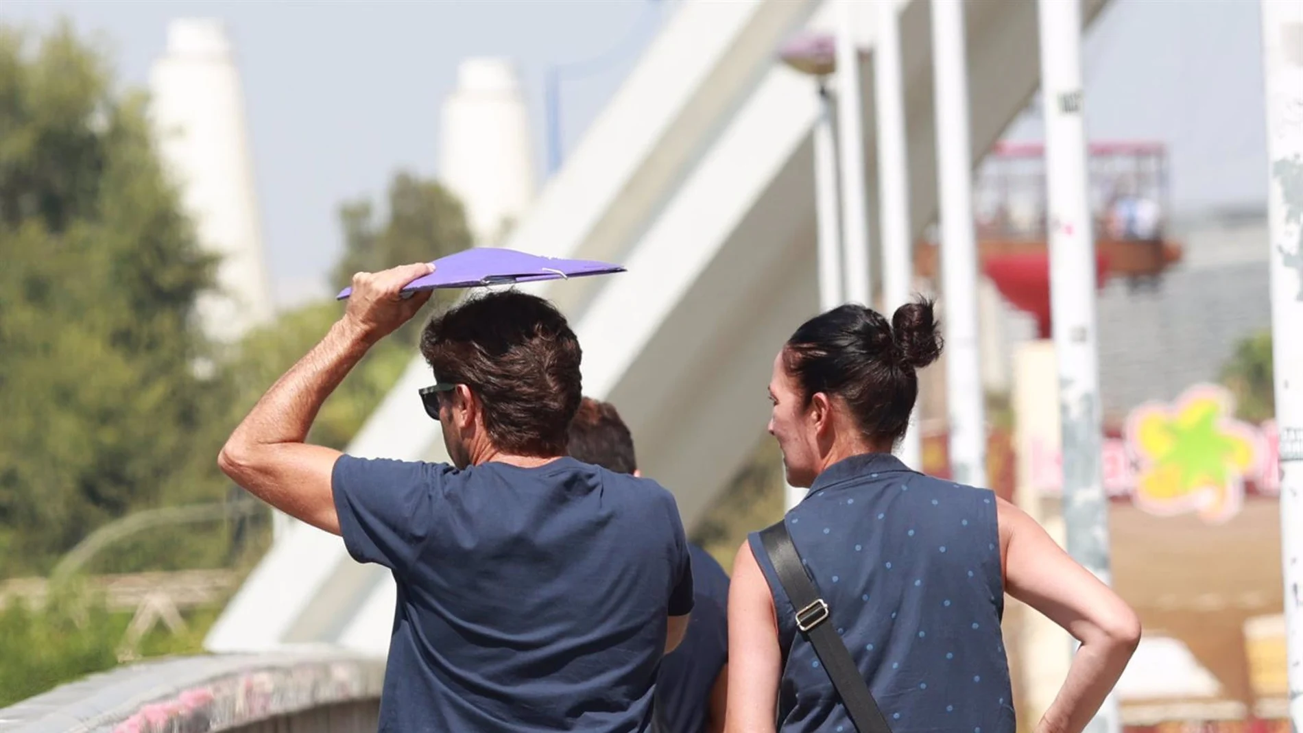 Imagen de archivo de Sevilla y del calor. Imagen de archivo de Sevilla y del calor.