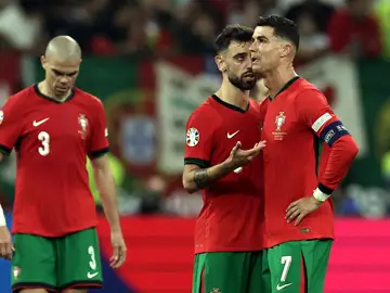 Bernardo Silva trata de consolar a Cristiano tras el fallo del delantero ante Oblak Bernardo Silva trata de consolar a Cristiano tras el fallo del delantero ante Oblak