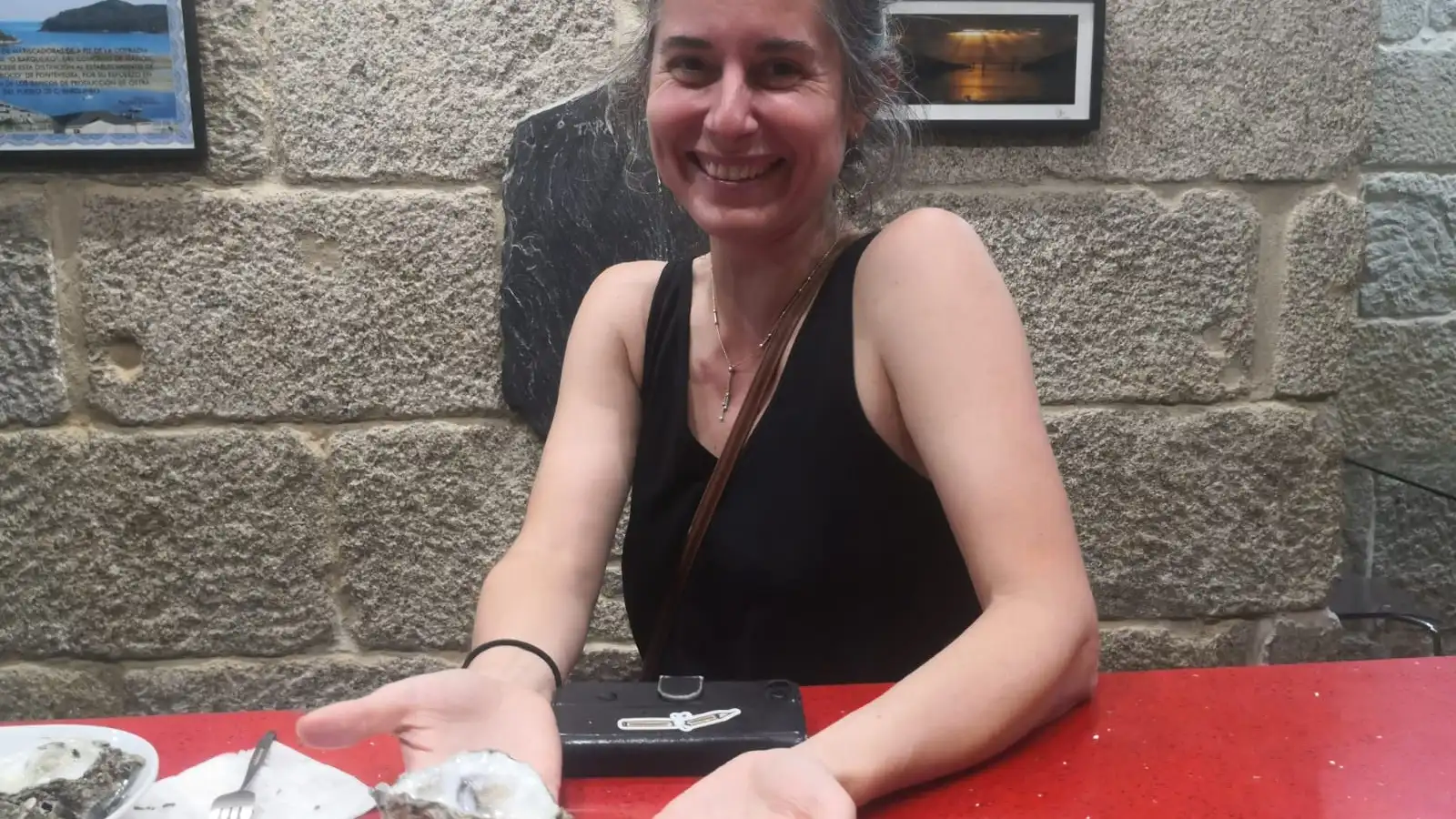 La mujer con la perla y la ostra La mujer con la perla y la ostra