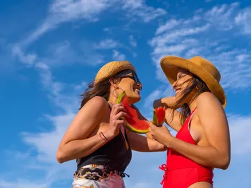Mujeres comiendo sandía Mujeres comiendo sandía