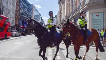 Policías de Londres a caballo