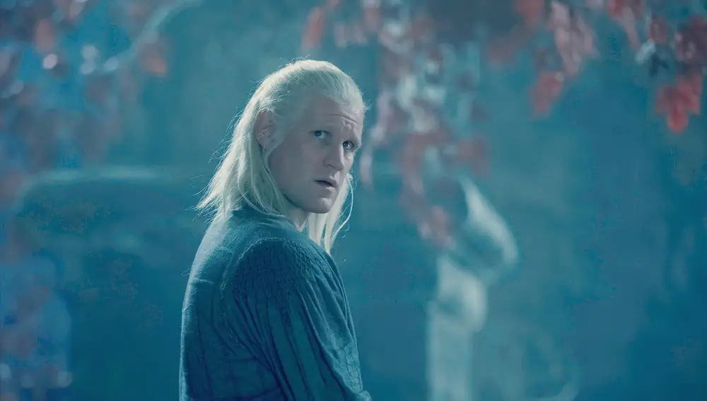 Matt Smith como Daemon Targaryen en su llegada a Harrenhal en La Casa del Dragón Matt Smith como Daemon Targaryen en su llegada a Harrenhal en La Casa del Dragón
