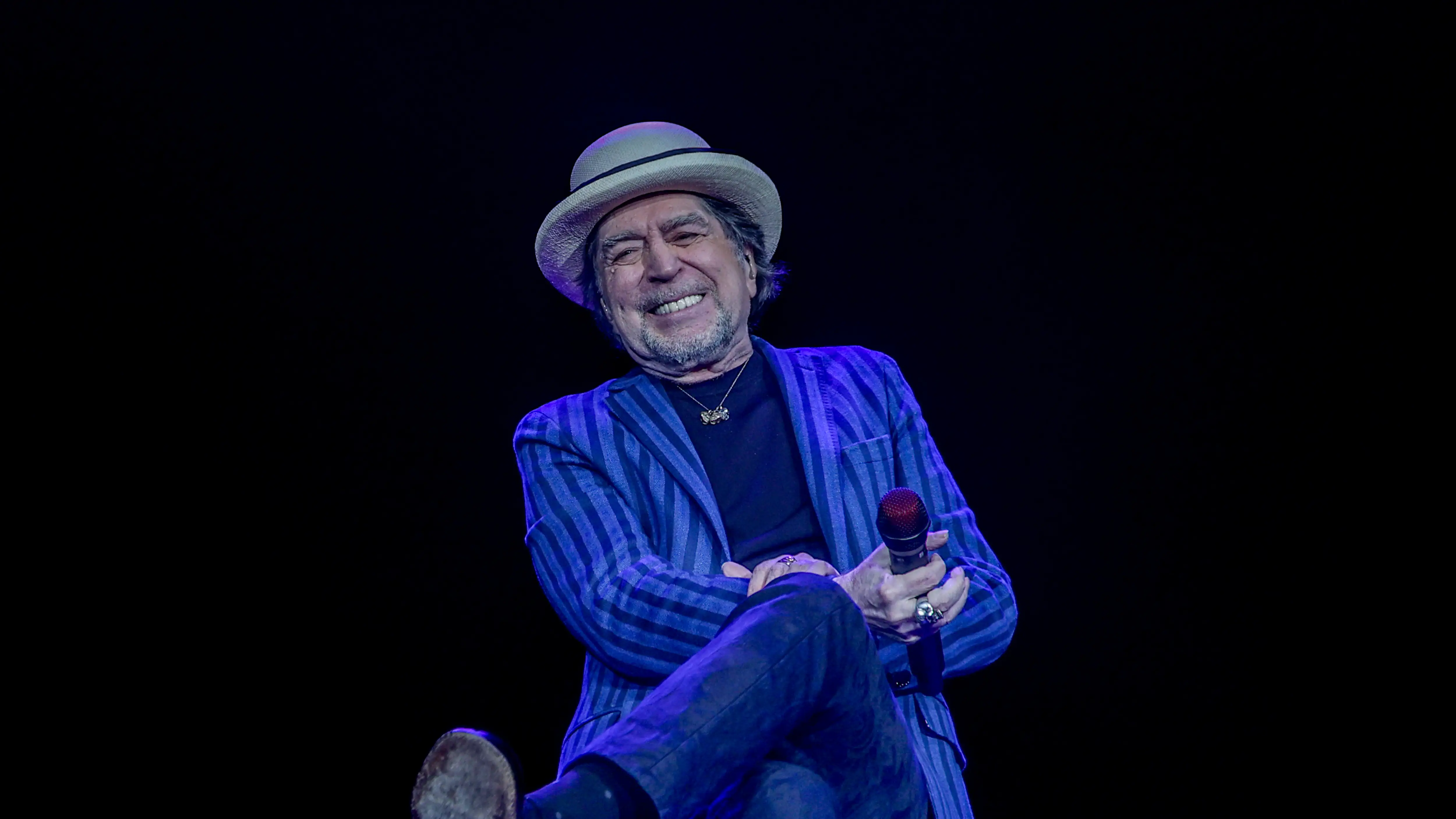 El cantante Joaqu&iacute;n Sabina durante una actuaci&oacute;n en el WiZink Center, a 20 de diciembre de 2023