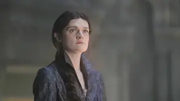 Gayle Rankin como Alys Rivers, la bruja de Harrenhal, en La Casa del Dragón
