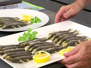¡Un espeto de sardinas casero! El truco de Arguiñano para disfrutarlo aunque no vayas al chiringuito ¡Un espeto de sardinas casero! El truco de Arguiñano para disfrutarlo aunque no vayas al chiringuito