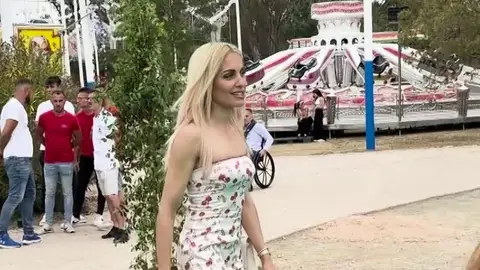 Hiba Abouk, en la Comunión de la nieta de El Turronero Hiba Abouk, en la Comunión de la nieta de El Turronero