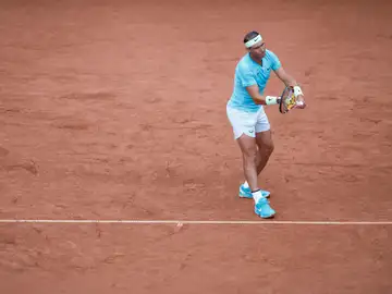 Rafa Nadal a punto de sacar ante Cameron Norrie en los octavos de final en Bastad Rafa Nadal a punto de sacar ante Cameron Norrie en los octavos de final en Bastad