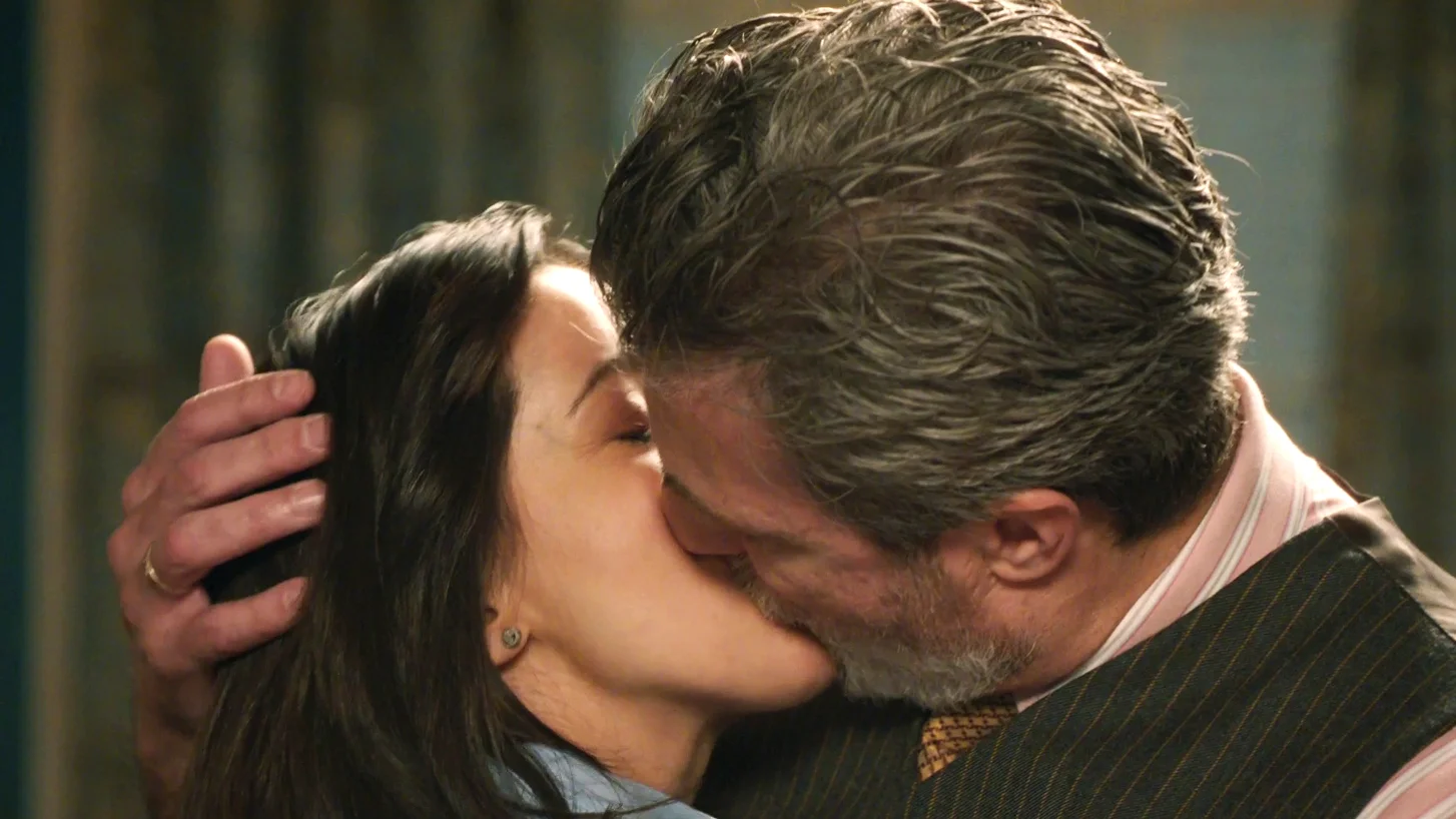 ¡Por fin! Luz y Jaime se dejan llevar por sus sentimientos tras una romántica velada ¡Por fin! Luz y Jaime se dejan llevar por sus sentimientos tras una romántica velada